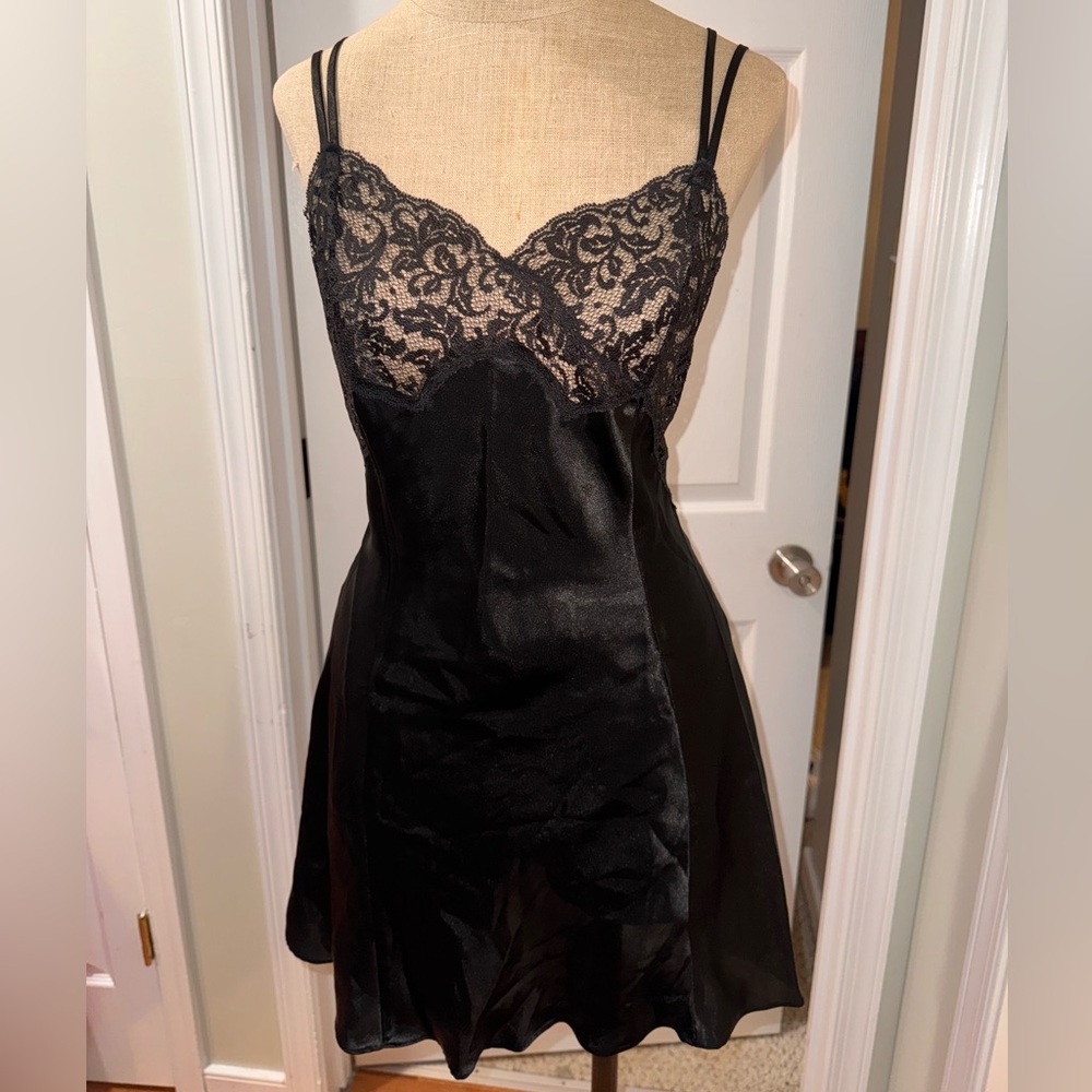 Victoria's Secret vintage Y2K 90s Black Lace Chemise lingerie slip dress medium